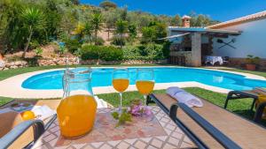 Bazén v ubytovaní Villa Gema Antequera - La Joya by Ruralidays alebo v jeho blízkosti