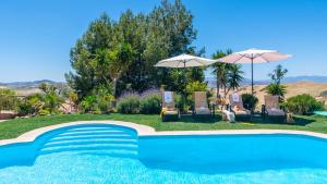 Bazén v ubytovaní Villa Gema Antequera - La Joya by Ruralidays alebo v jeho blízkosti