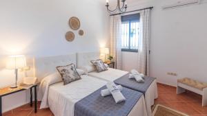 Posteľ alebo postele v izbe v ubytovaní Villa Gema Antequera - La Joya by Ruralidays