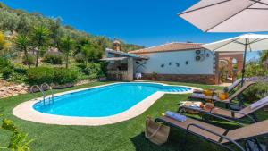 Bazén v ubytovaní Villa Gema Antequera - La Joya by Ruralidays alebo v jeho blízkosti