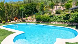 Bazén v ubytovaní Villa Gema Antequera - La Joya by Ruralidays alebo v jeho blízkosti