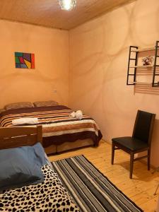 Postel nebo postele na pokoji v ubytování Guest House Nana in Mestia