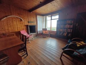 Posezení v ubytování Seaview Cottage