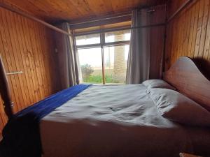 Postel nebo postele na pokoji v ubytování Seaview Cottage