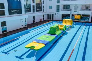 Bazén v ubytovaní Hoposa Hotel & Apartaments VillaConcha alebo v jeho blízkosti