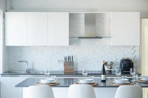 Kuchyň nebo kuchyňský kout v ubytování Luxury House Monti Azzurri + 31 fotografií