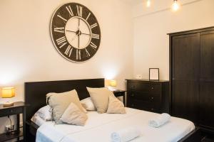 A bed or beds in a room at St. Peter Sweets