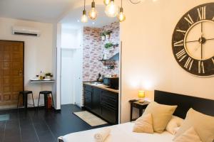A bed or beds in a room at St. Peter Sweets