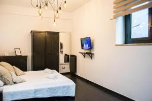 A bed or beds in a room at St. Peter Sweets