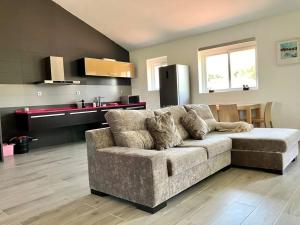 a living room with a couch and a kitchen at Exclusivo Loft en Zaragoza-2 in Zaragoza +25 photos