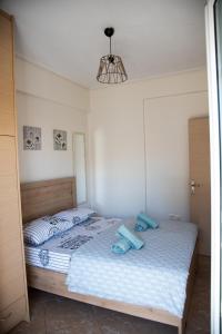 Ένα ή περισσότερα κρεβάτια σε δωμάτιο στο Modern apartment at Nea Artaki 2