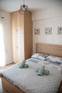 Ένα ή περισσότερα κρεβάτια σε δωμάτιο στο Modern apartment at Nea Artaki 2
