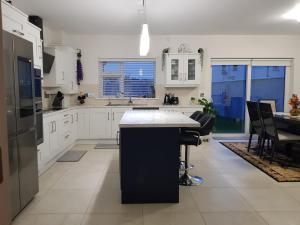 Foto dalla galleria di Room in Limerick with King bed -Home stay a Limerick