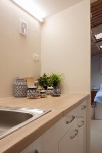 A kitchen or kitchenette at B&B Wasboerderij Beek Ubbergen