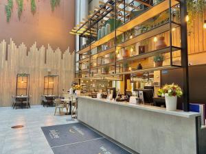 a restaurant with a counter with tables and chairs at Skyline Airport Hotel in Vantaa
