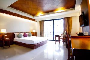 Postel nebo postele na pokoji v ubytování Khaolak Orchid Beach Resort - SHA Extra Plus