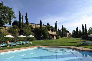 Bazén v ubytování Hotel Borgo Casabianca nebo v jeho okolí