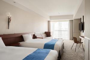 Lequ Okinawa Chatan Spa ＆ Resort客房内的一张或多张床位