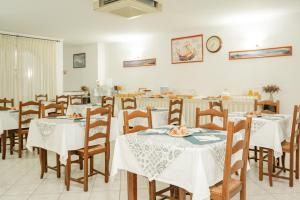 Restoran või mõni muu söögikoht majutusasutuses Hotel La Caravella