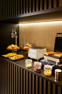 a counter with food on it in a kitchen at NH Berlin Kurf&uuml;rstendamm in Berlin