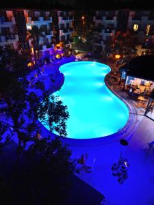 Bazén v ubytování LEMAS SUITE HOTEL nebo v jeho okolí