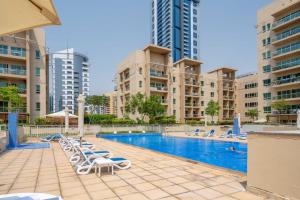 Πισίνα στο ή κοντά στο GuestReady Holiday Homes - One Mint Sunset