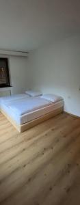 Cama ou camas em um quarto em Marina Alpen Haus