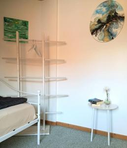 Postel nebo postele na pokoji v ubytování Ruhiges 4 Sterne Exzellenz-Appartement DIANA im Elb-Urstromtal - fast WLAN, good for long-terms