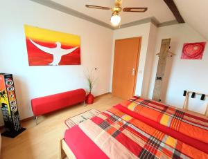 Postel nebo postele na pokoji v ubytování Ruhiges 4 Sterne Exzellenz-Appartement DIANA im Elb-Urstromtal - fast WLAN, good for long-terms