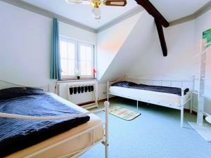 Postel nebo postele na pokoji v ubytování Ruhiges 4 Sterne Exzellenz-Appartement DIANA im Elb-Urstromtal - fast WLAN, good for long-terms