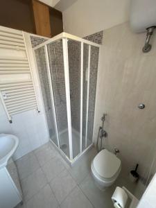 a bathroom with a shower and a toilet and a sink at Scalo 71 GUEST HOUSE in Rome