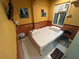 En eller flere senger på et rom på Kowloon Hostel