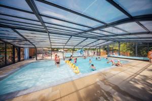 a group of people in a swimming pool at Camping Les Pins de la Coubre in Les Mathes