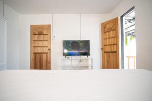 TV a/nebo společenská místnost v ubytování Owens Transient and Rentals