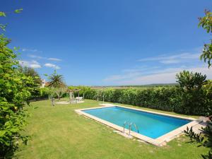 Bazén v ubytovaní Holiday Home Mas Rovira 8 by Interhome alebo v jeho blízkosti