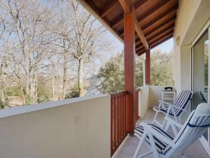 Balkoni atau teres di Apartment Les écureuils by Interhome