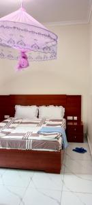 Łóżko lub łóżka w pokoju w obiekcie VENUS APARTMENT Kigali