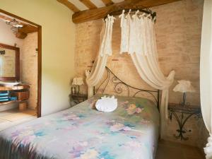Ένα ή περισσότερα κρεβάτια σε δωμάτιο στο Holiday Home Moulin de Rabine by Interhome +17 φωτογραφίες