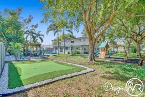 Zahrada ubytování 8BR Resort with Pool & Tons of Games - 22 Guests
