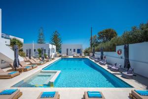 Bazén v ubytování Cretan Seaside Boutique Hotel - Adults Only nebo v jeho okolí