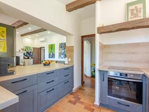 Η κουζίνα ή μικρή κουζίνα στο Holiday Home Maison Mime by Interhome +13 φωτογραφίες