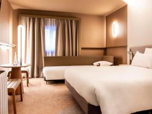 Postel nebo postele na pokoji v ubytování Novotel Paris Orly Rungis Aéroport
