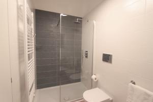 A bathroom at Palazzo Pinto B&B