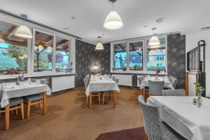 Reštaurácia alebo iné gastronomické zariadenie v ubytovaní Hotel Za Vodou