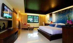 Postel nebo postele na pokoji v ubytování Khaolak Orchid Beach Resort - SHA Extra Plus
