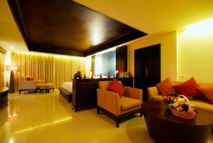 Posezení v ubytování Khaolak Orchid Beach Resort - SHA Extra Plus