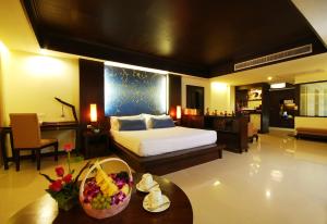 Postel nebo postele na pokoji v ubytování Khaolak Orchid Beach Resort - SHA Extra Plus