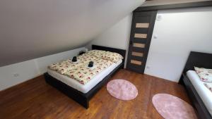 Postel nebo postele na pokoji v ubytování Apartmány pod Prašivou