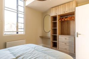 Letto o letti in una camera di Dublin Castle Suites
