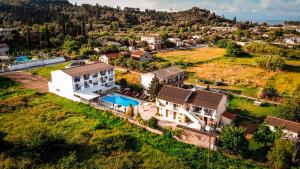 Bazén v ubytování Melitsa corfu hotel nebo v jeho okolí